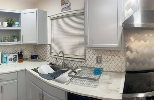 North Miami House | Charming home in North Miami close to many wonderful restaurants and shops.