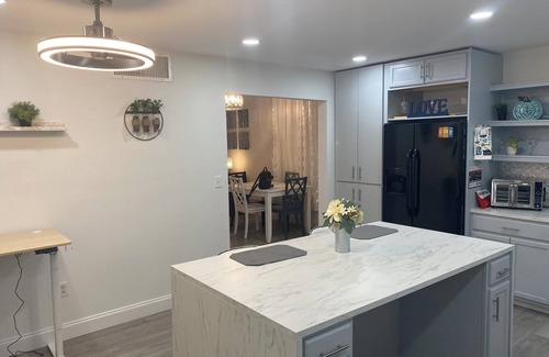 North Miami House | Charming home in North Miami close to many wonderful restaurants and shops.