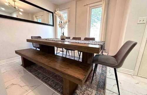 Bayview Glen House | Charming Home in Prime Location North of Toronto