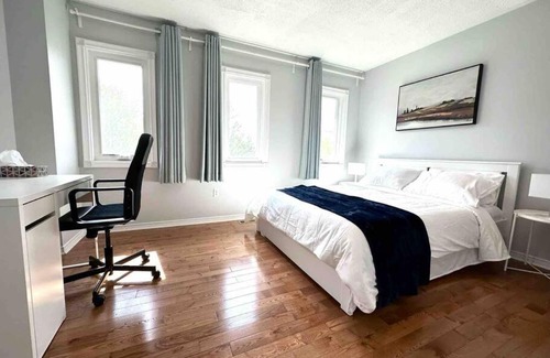 Bayview Glen House | Charming Home in Prime Location North of Toronto
