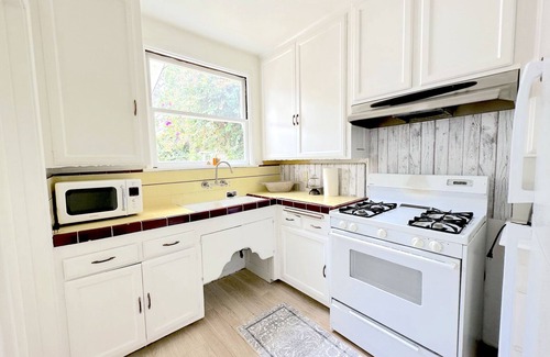 Norma Triangle House | Charming Home in Heart of WeHo Walking Distance from Coffee Shops and Bars