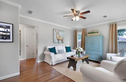 Fredericksburg House | Charming Home Just 4 Blks from Main St!