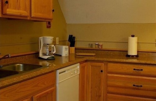Astoria House | *Charming Home Located in the Heart of Historic Uniontown District* 2to12 guests
