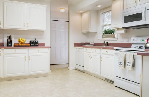 Bracey House | Charming Home, Main Lake, Great Views, Sunsets, Lake Gaston