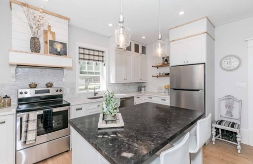 Meaford House | Charming Home, Minutes to Beach, Downtown Meaford