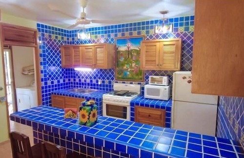 Hidalgo House | Charming Home With King Size Beds And Ocean View