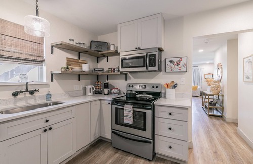 Crestline Area House | Charming Home near Dickies+KING bed+CLEAN+Quiet Street