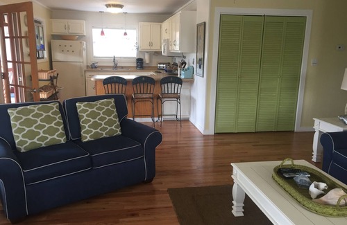 Salvo Cottage | Charming home on quiet street, pool & spa. Perfect review scores, no junk fees