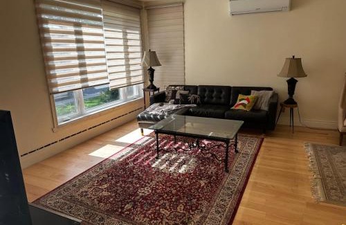 Cote-Des-Neiges—Notre-Dame-De-Grace Apartment | Charming Home Park View Family-Ready