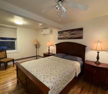 Cote-Des-Neiges—Notre-Dame-De-Grace Apartment | Charming Home Park View Family-Ready