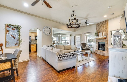 Weatherford House | Charming Home w/Chiminea in Weatherford!