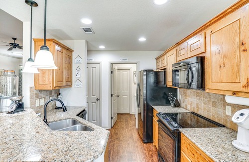 Weatherford House | Charming Home w/Chiminea in Weatherford!