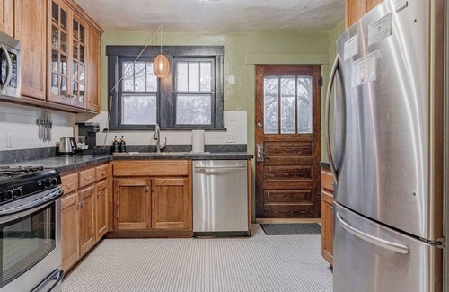 Manhattan House | Charming Home w/Fire Pit & Fenced Yard!