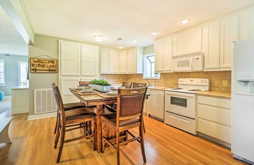 Higden House | Charming Home w/Porch: Walk to Greers Ferry Lake!