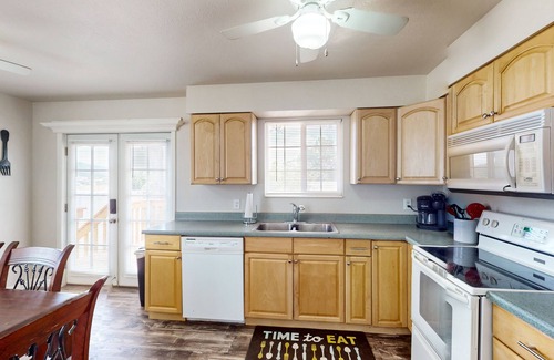 Parowan House | Charming home w/private backyard with deck & grill, near outdoor activities