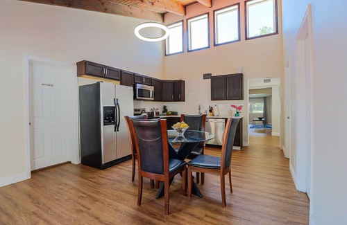 Edgewood House | Charming home with pool close to the beach