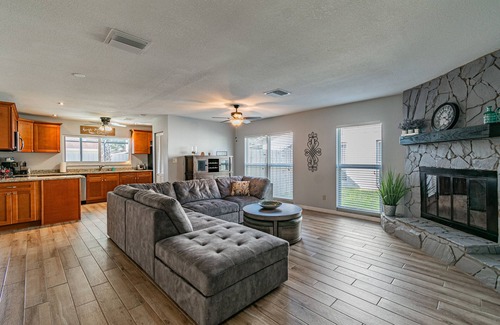 Tampa House | Charming home with amazing heated pool! Close to Airport, Beaches & Attractions.