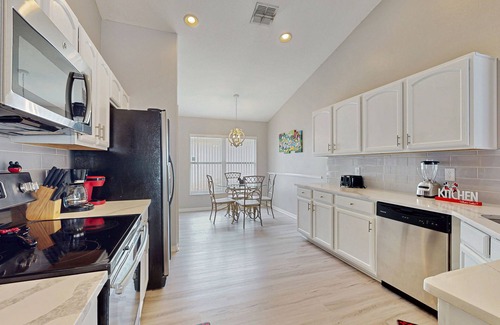 Davenport House | Charming home with pool, enclosed yard, central AC, & washer/dryer