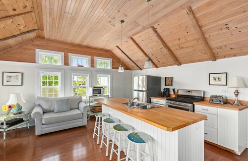 Knox County Cottage | Charming Honeymoon Cottage on 18-acre Wooster Farm owned by Frank Benson