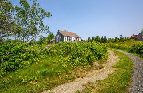 Knox County Cottage | Charming Honeymoon Cottage on 18-acre Wooster Farm owned by Frank Benson