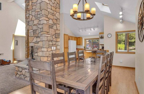 Deer Park House | Charming, Hot Tub, SHARC, A/C