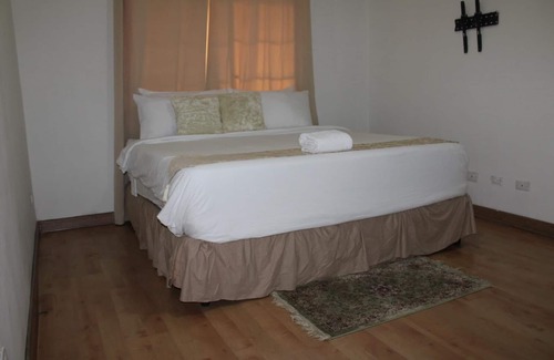 San Pedro Sula Hotel | Charming hotel in San Pedro Sula with Pool, Grilling area, AC & Ping Pong table