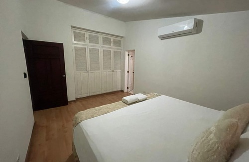 San Pedro Sula Hotel | Charming hotel in San Pedro Sula with Pool, Grilling area, AC & Ping Pong table
