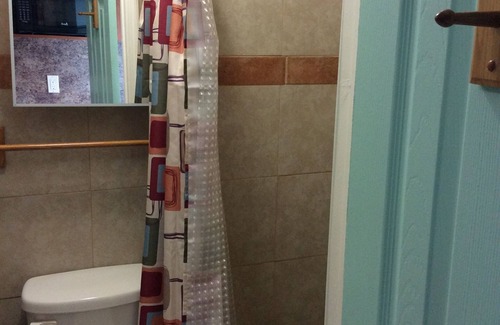 Hialeah House | Charming hotel studio with kitchenette and WiFi, AC in Hialeah Anchor #17