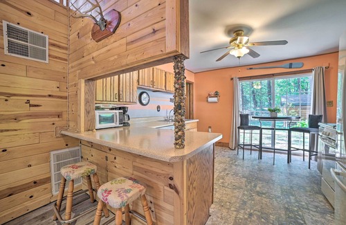 Prudenville Cottage | Charming Houghton Lake Cottage w/Backyard!
