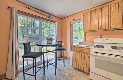 Prudenville Cottage | Charming Houghton Lake Cottage w/Backyard!