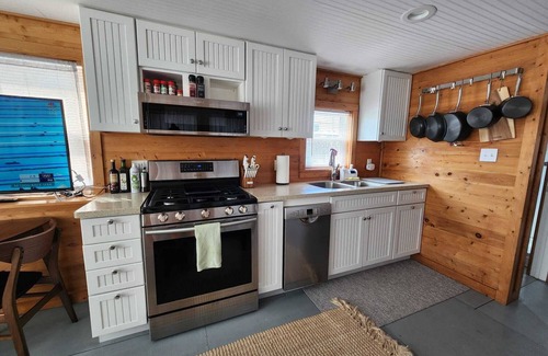 Cape Charles Boat Rental | Charming house boat with 2 bedrooms and WiFi, AC in Cape Charles