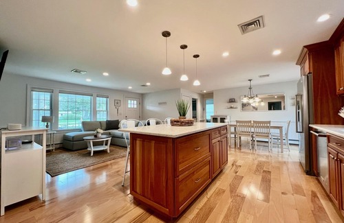 North Chatham House | Charming House Close to Downtown-Pier-Beach