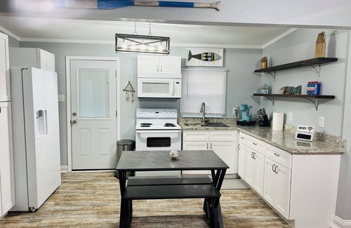 Gulfport House | Charming House cottage, a Walk to the beach