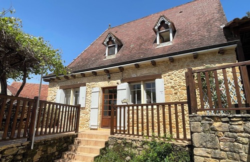 Montfort House | CHARMING HOUSE FACING THE CASTLE OF MONTFORT IN THE GOLDEN TRIANGLE OF BLACK PEREGORD
