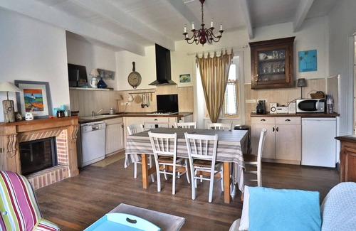 Groix House | Charming House for 8 pers. 500m from Beach with Garden & BBQ