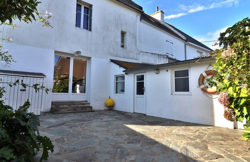 Groix House | Charming House for 8 pers. 500m from Beach with Garden & BBQ