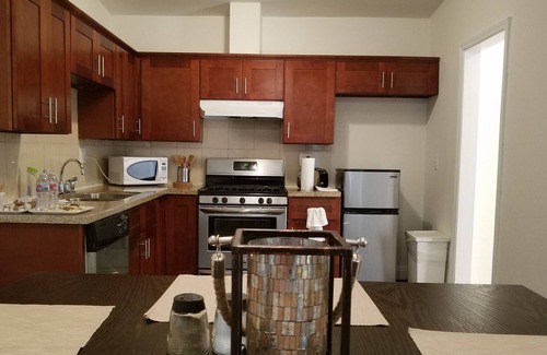 Northwest Torrance House | Charming House in a Beach City - Torrance CA - AC - Kitchen - Internet - Private