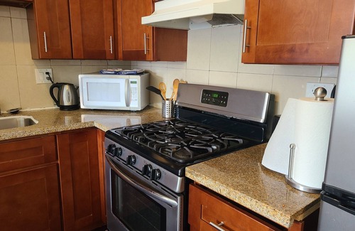 Northwest Torrance House | Charming House in a Beach City - Torrance CA - AC - Kitchen - Internet - Private