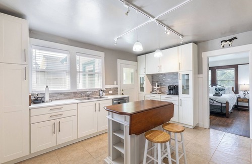 Tomales House | Charming house in a charming town, Casa Cerini