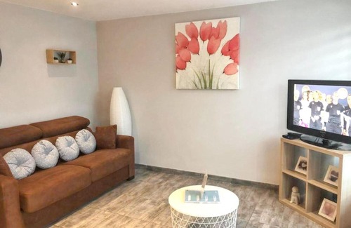Hamois House | Charming House in Hamois with Shared Pool