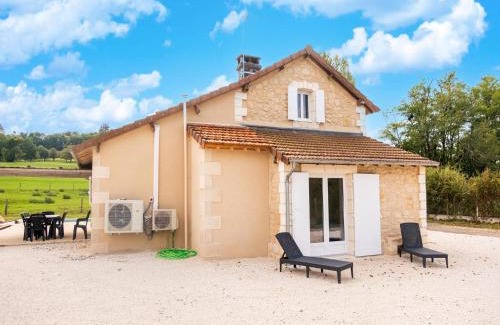 Hautefort House | Charming House in Hautefort with Pool & Nature