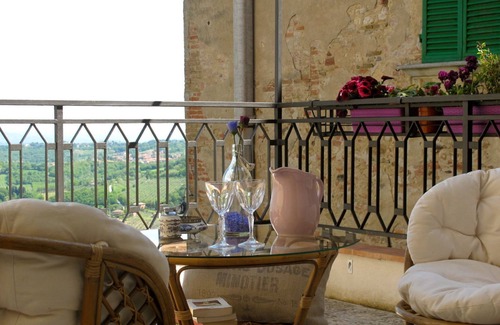 Montepulciano Apartment | CHARMING HOUSE IN HISTORIC TOWN CENTRE - ART-STUDIO In Cerca D'Autore