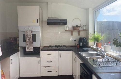 Tea Green House | Charming House Luton Airport