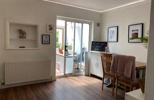 Tea Green House | Charming House Luton Airport