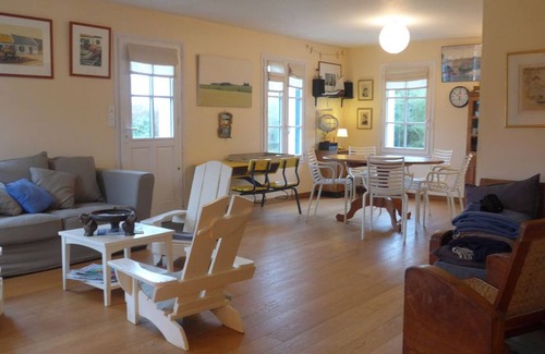 Sauzon House | Charming House Near Donnant Beach - Sleeps 7, Pet-Friendly, No TV, Non-Smoking