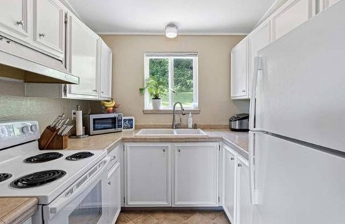 Gig Harbor House | Charming house near downtown Gig Harbor waterfront