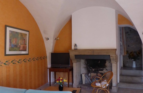 Parent House | Charming house on the banks of the river Allier.