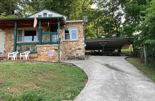 Rutledge House | Charming house on deep water cove and amazing viewsnn