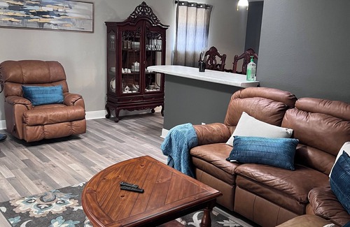 Central City House | Charming house perfectly located in Central City near most popular venues.
