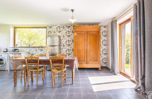 Isigny-le-Buat Cottage | Charming House with Garden and Parking in Isigny-le-Buat